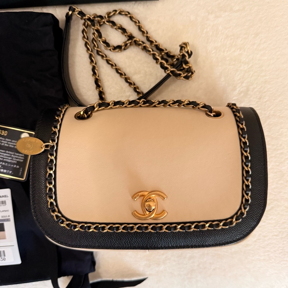 Chanel Lovely Chains Small Flap Bag Beige and Black - Picture 2 of 16